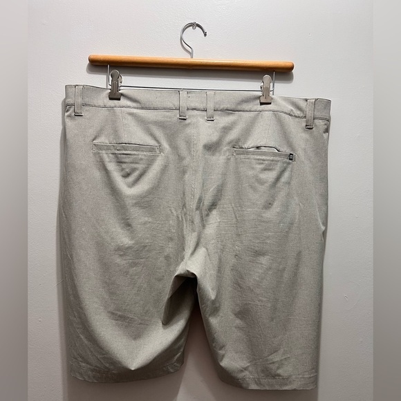TravisMathew Beck Shorts in Gray Size 42 - Picture 4 of 7